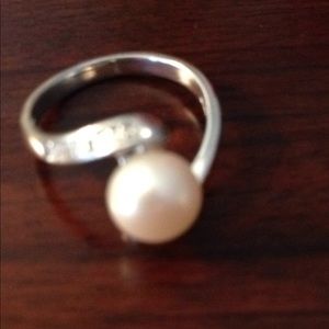 Pearl and silver ring